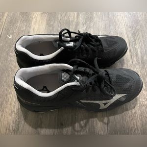 Mizuno Women’s Wave Lightning Z4 size 9.5